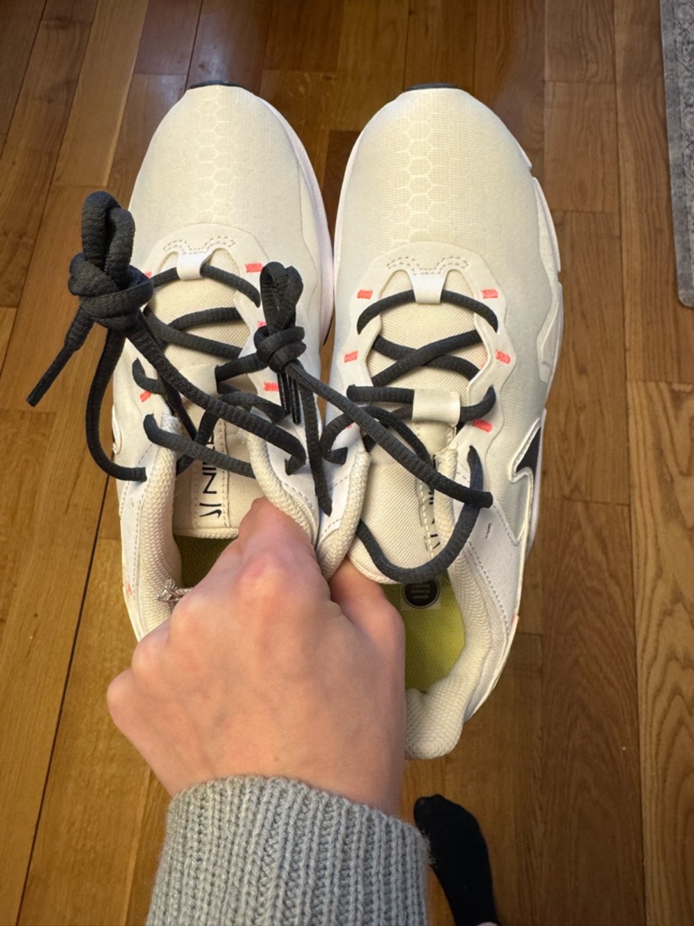 Nike Legend Essential 2 training shoe - Picture 4 of 6